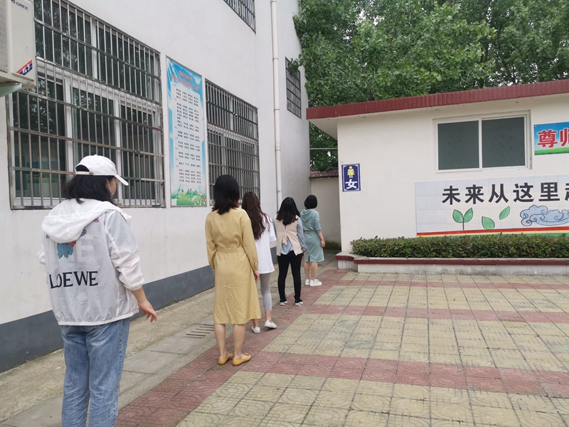 上厕所有序排队.jpg 上厕所有序排队.jpg