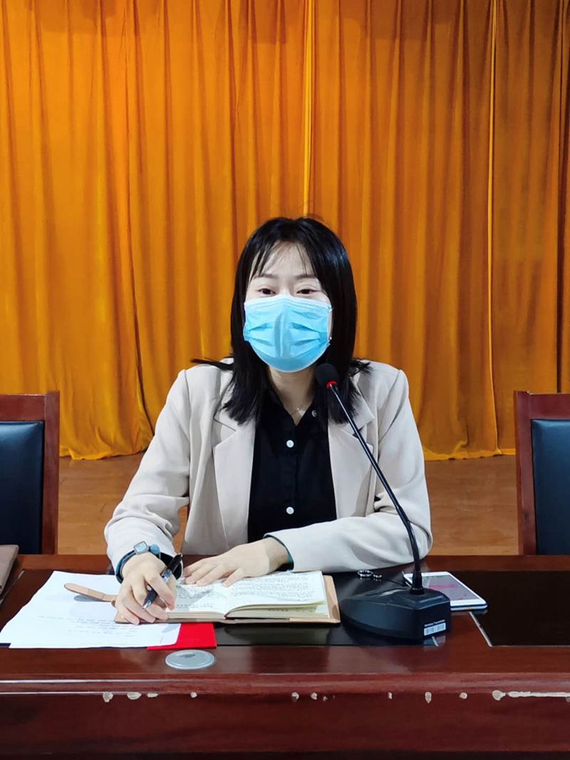宣读获奖名单.jpg 宣读获奖名单.jpg