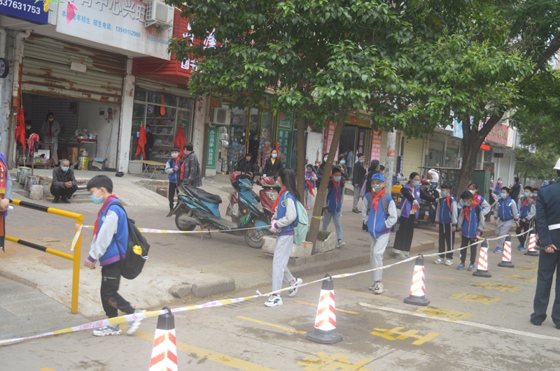 逸夫小学高年级正式复学 (2).JPG