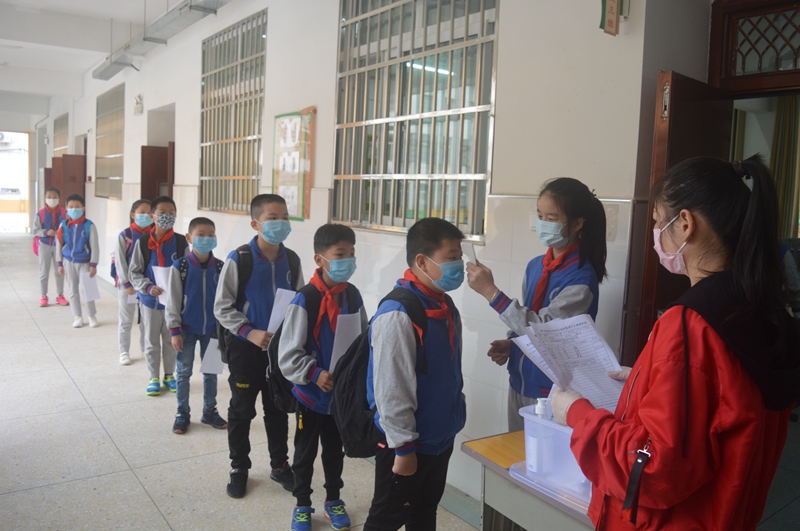 逸夫小学高年级正式复学 (4).JPG