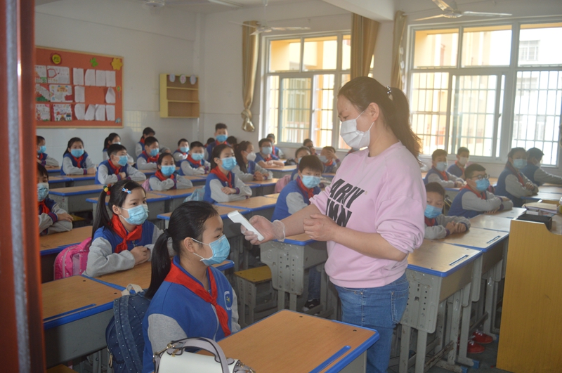 逸夫小学高年级正式复学 (10).JPG