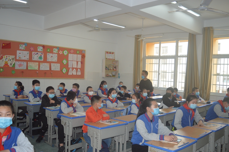 逸夫小学高年级正式复学 (13).JPG