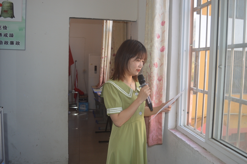 4魏春子老师主持防溺水主题班会.JPG