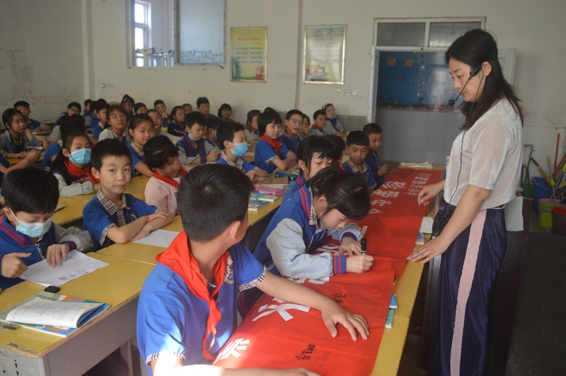 18防溺水主题班会.JPG