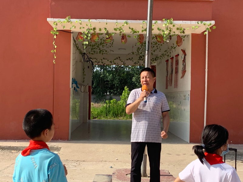 黄湖小召展开“珍爱生命，预防溺水”国旗下的讲话活动10.jpg