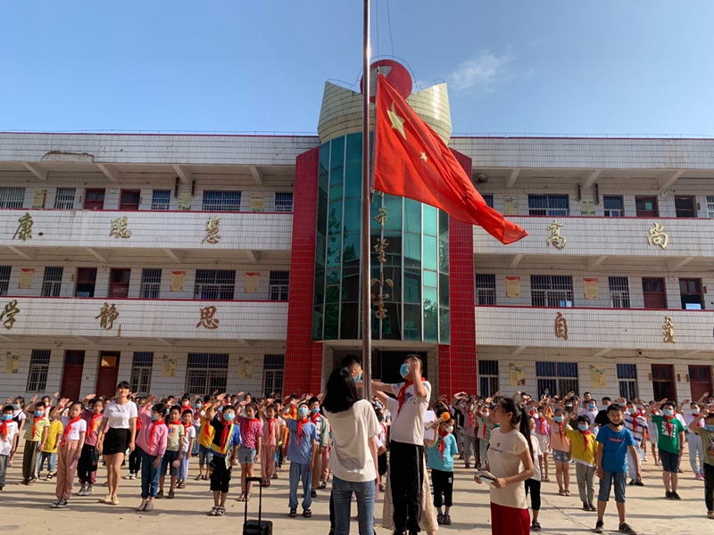 黄湖小召展开“珍爱生命，预防溺水”国旗下的讲话活动3.jpg