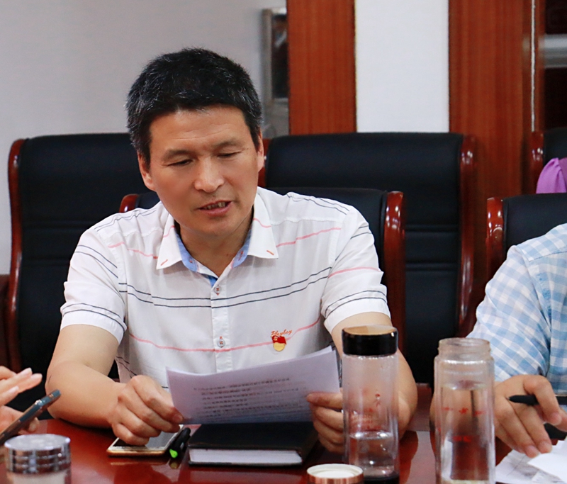四、组织学习《潢川三中党支部党员党风廉政建设责任书》.jpg 四、组织学习《潢川三中党支部党员党风廉政建设责任书》.jpg