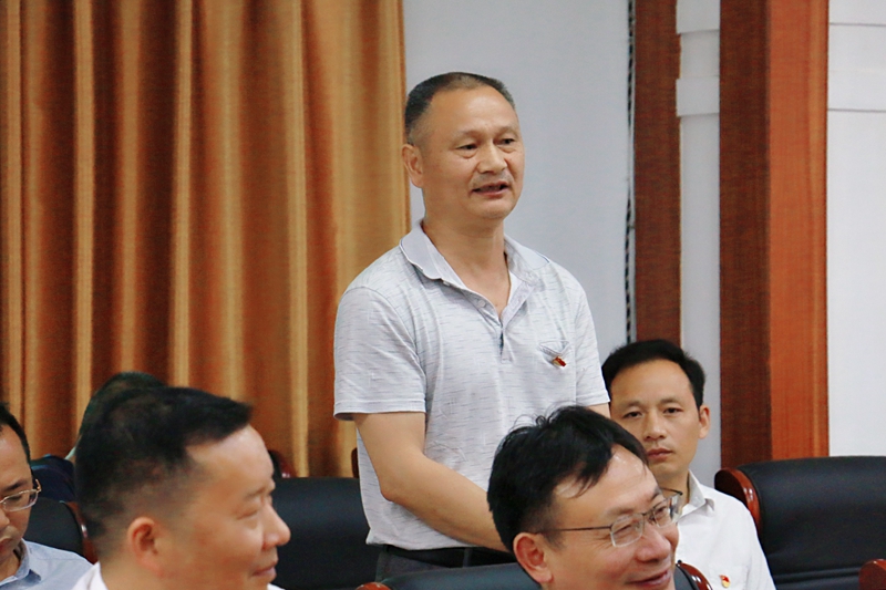 七、党员代表作表态发言(万保志).jpg 七、党员代表作表态发言(万保志).jpg