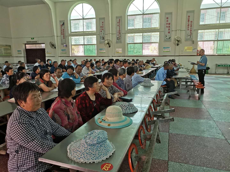 仁和中学召开留守学生防溺水家长会2.jpg 仁和中学召开留守学生防溺水家长会2.jpg