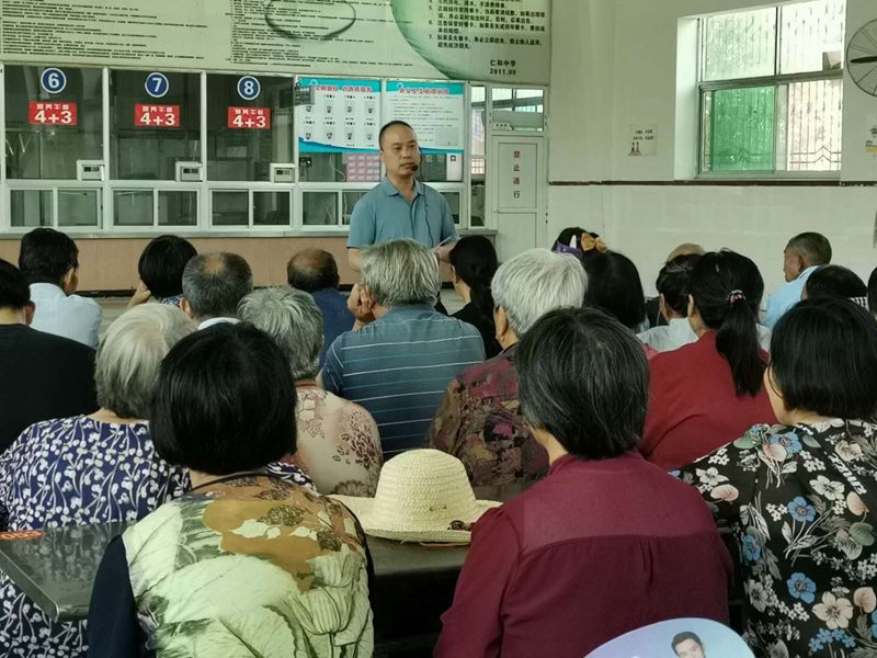 仁和中学召开留守学生防溺水家长会3.jpg 仁和中学召开留守学生防溺水家长会3.jpg