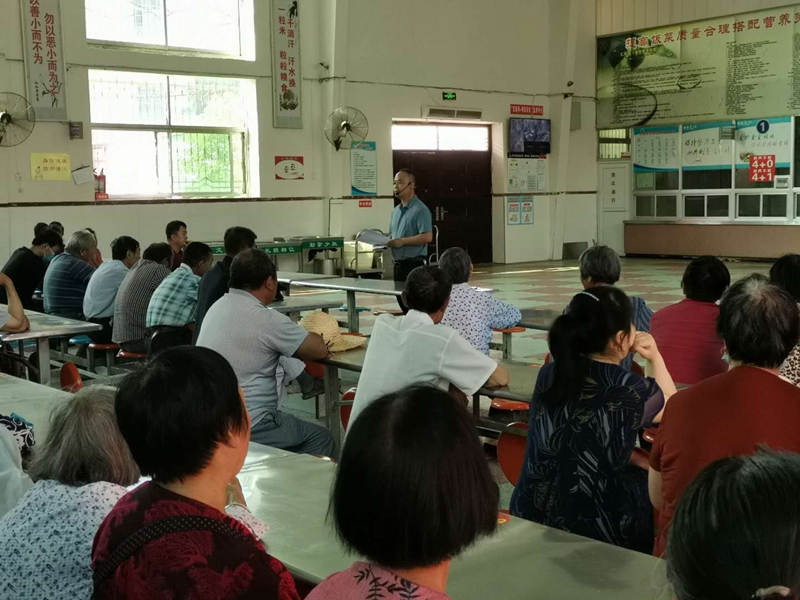仁和中学召开留守学生防溺水家长会4.jpg 仁和中学召开留守学生防溺水家长会4.jpg