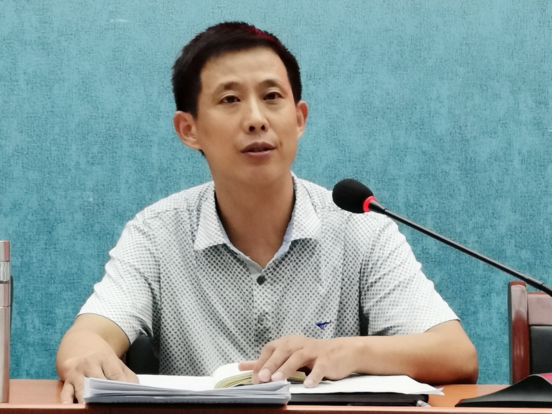 校长刘敏军向毕业班教师表示赞赏及肯定.jpg 校长刘敏军向毕业班教师表示赞赏及肯定.jpg