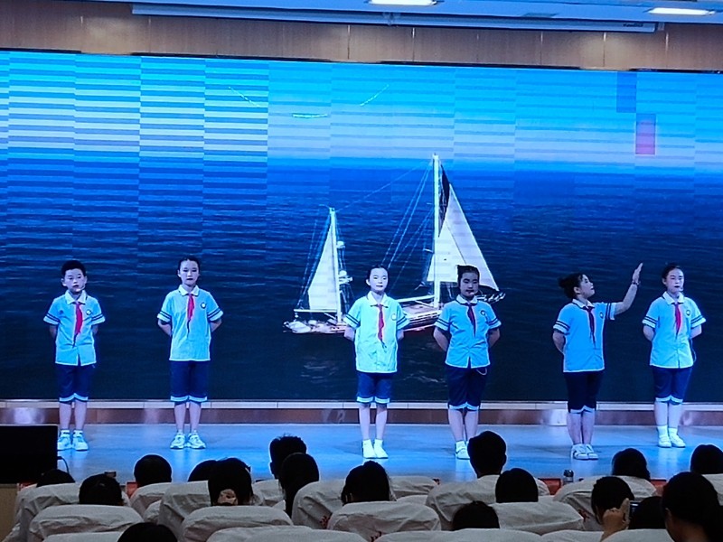 精彩节目表演 朗诵《园丁颂》.jpg