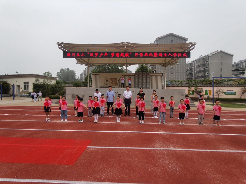 佩戴文明之花.jpg 佩戴文明之花.jpg