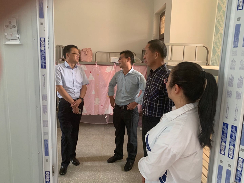 深入教师集体宿舍了解教师在校生活情况.jpg 深入教师集体宿舍了解教师在校生活情况.jpg