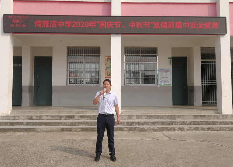 业务副校长卢力.jpg 业务副校长卢力.jpg