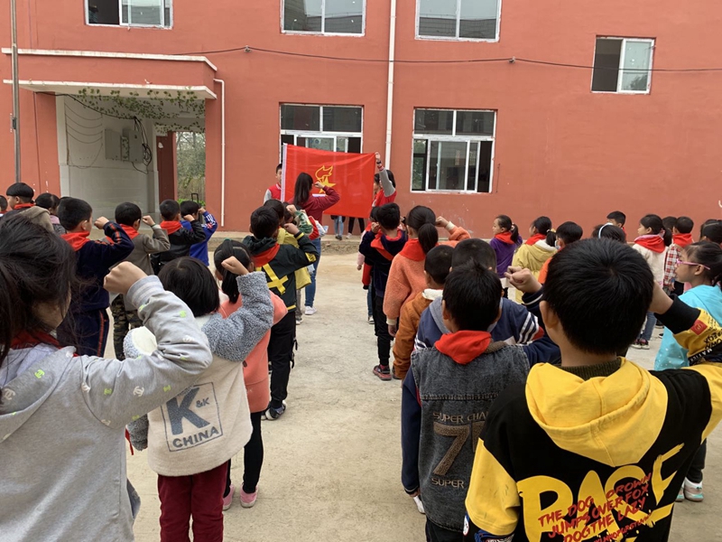 黄湖小学举行新少先队员入队仪式10.jpg 黄湖小学举行新少先队员入队仪式10.jpg