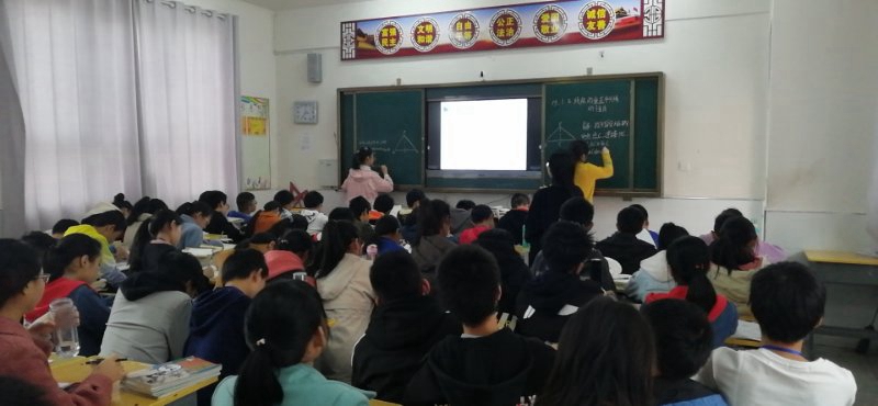 潢川县教研室领导到仁和中学开展推门听课活动7.jpg 潢川县教研室领导到仁和中学开展推门听课活动7.jpg