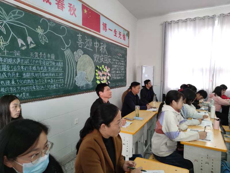 潢川县教研室领导到仁和中学开展推门听课活动5.jpg 潢川县教研室领导到仁和中学开展推门听课活动5.jpg