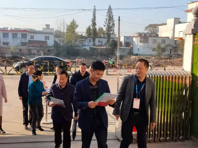 潢川一小迎接市义务教育均衡发展督导检查1.jpg 潢川一小迎接市义务教育均衡发展督导检查1.jpg
