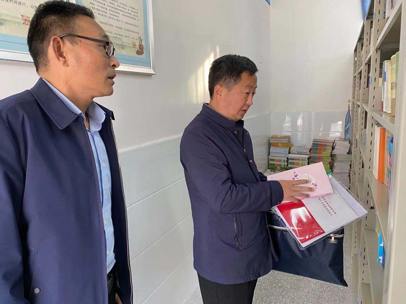 潢川一小迎接市义务教育均衡发展督导检查3.jpg 潢川一小迎接市义务教育均衡发展督导检查3.jpg