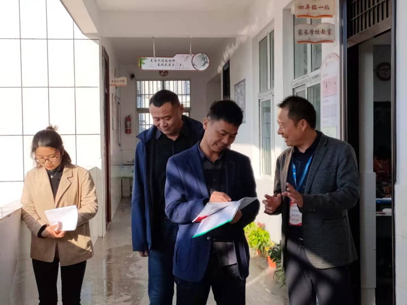 潢川一小迎接市义务教育均衡发展督导检查4.jpg 潢川一小迎接市义务教育均衡发展督导检查4.jpg