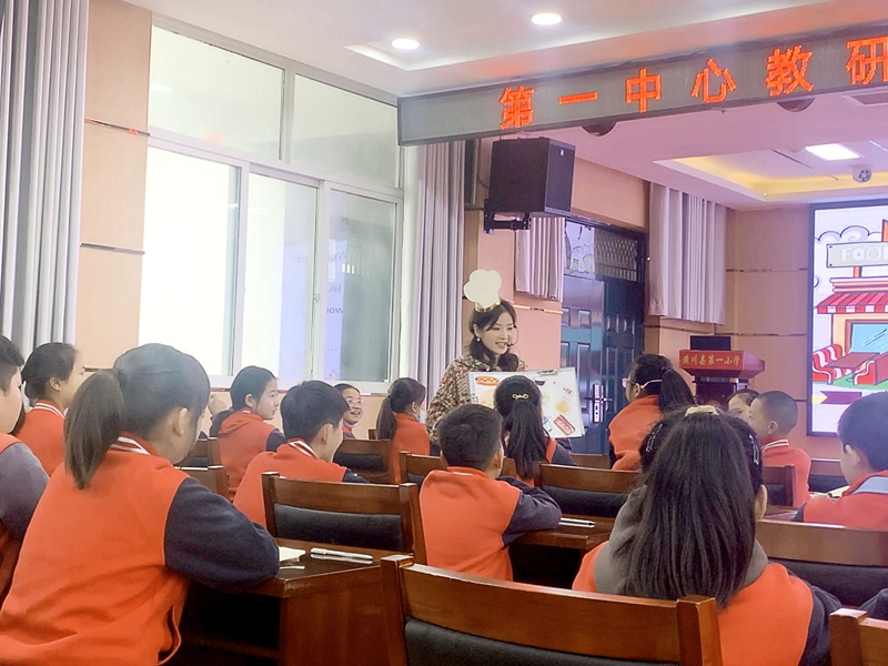 潢川一小圆满承办第一中心教研组教研活动3.jpg 潢川一小圆满承办第一中心教研组教研活动3.jpg