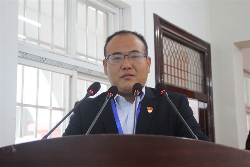 赵海俊同志作工会工作报告.jpg 赵海俊同志作工会工作报告.jpg