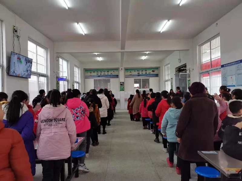 彭寨小学期中表优暨安全教育大会在国歌声中拉开序幕.jpg 彭寨小学期中表优暨安全教育大会在国歌声中拉开序幕.jpg