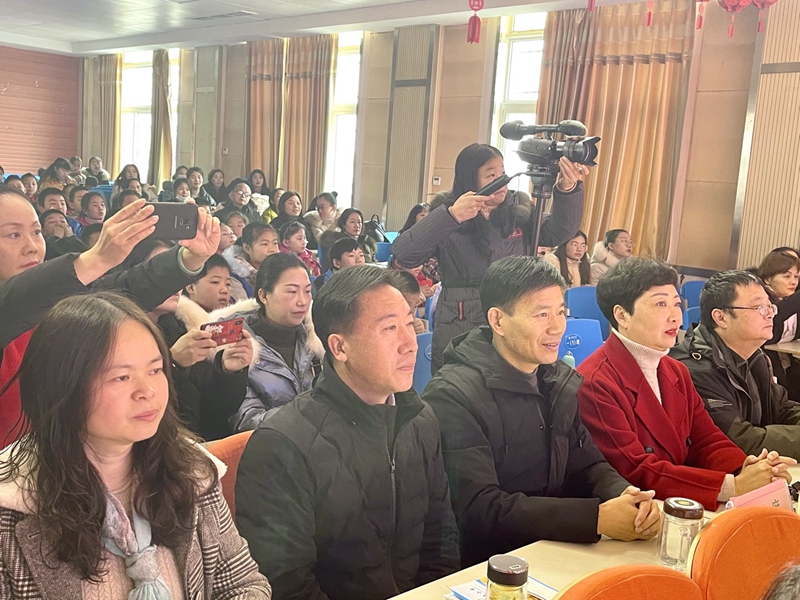 参会领导.jpg 参会领导.jpg