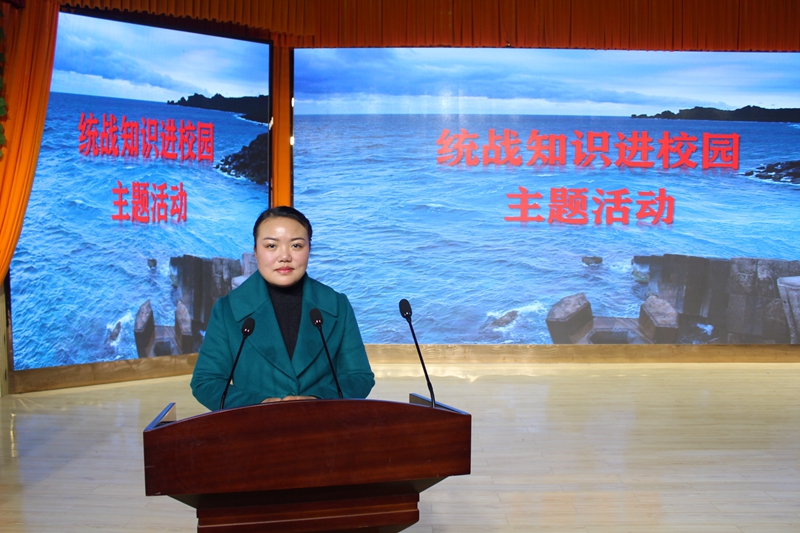 6梁老师授课.JPG