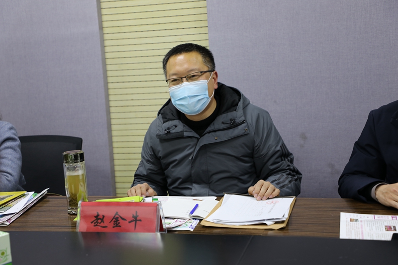 信阳市教体局基教科领导赵金牛 总结发言.JPG