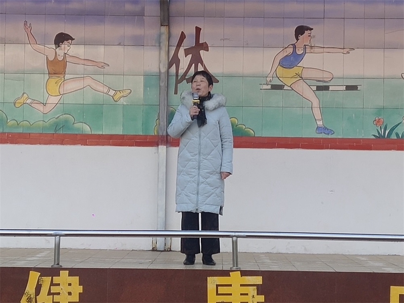 郑霞.jpg 郑霞.jpg