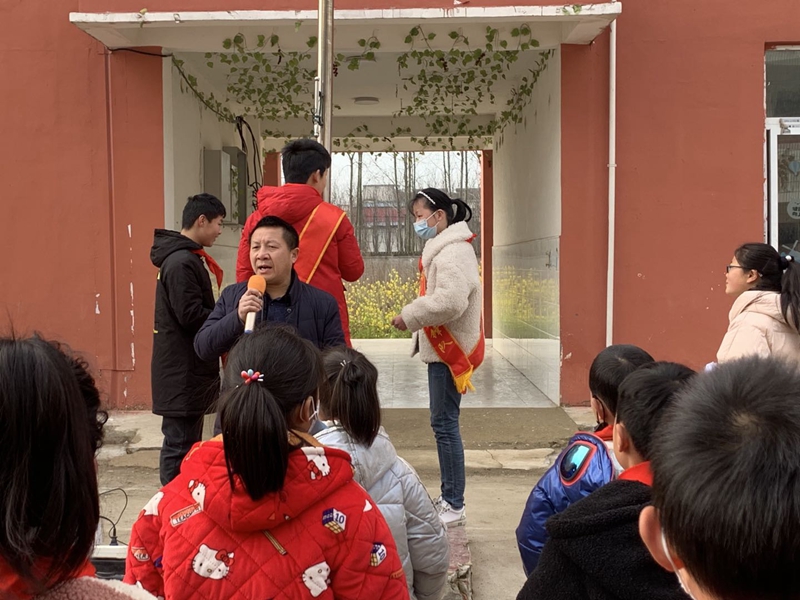 黄湖小学举行开学典礼暨安全教育集会3.jpg 黄湖小学举行开学典礼暨安全教育集会3.jpg