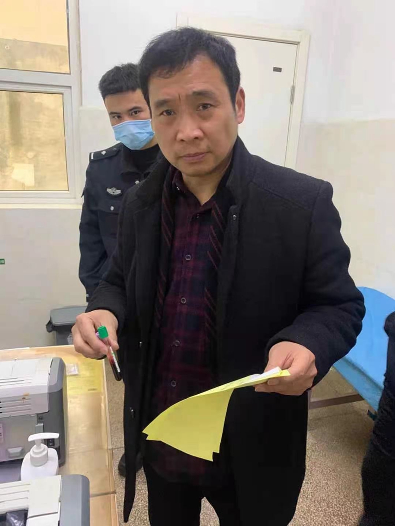 体育课晕倒、救治 (3).jpg