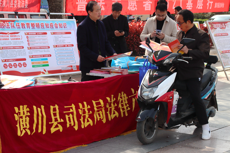 司法局为群众办实事2.jpg 司法局为群众办实事2.jpg