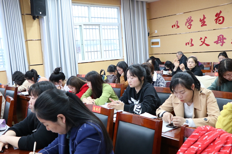 潢川一小召开预防未成年人溺亡专项治理暨校园及周边安全工作会2.JPG