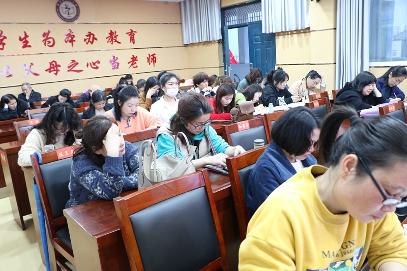 潢川一小召开2021年师德师风警示教育大会3.JPG