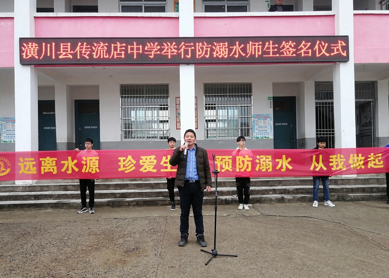 副校长卢力.jpg 副校长卢力.jpg