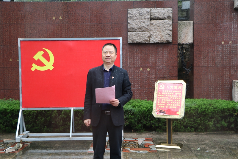 潢川一小开展清明祭英烈主题党日活动5.JPG