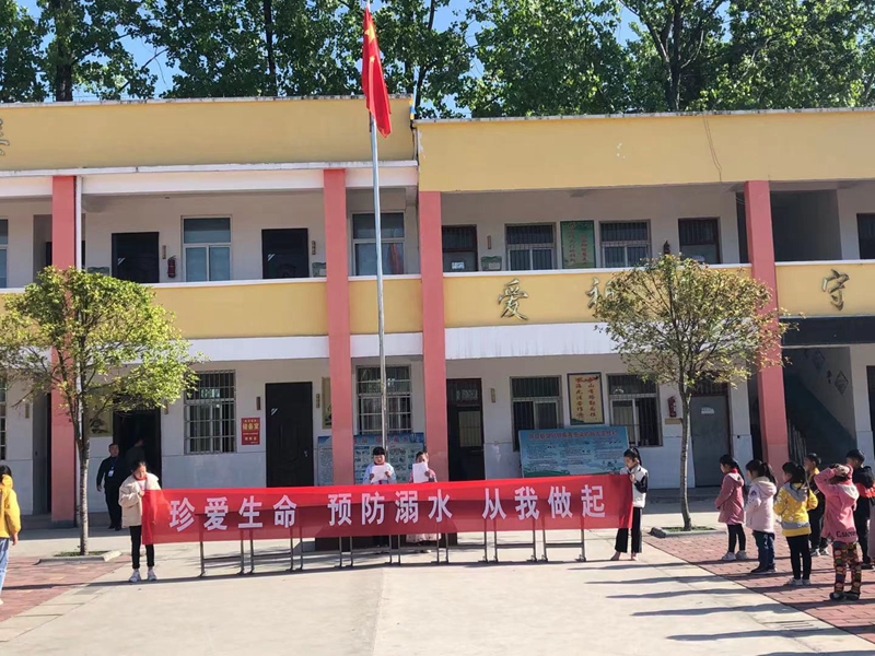 学生代表防溺水主题国旗下演讲.jpg