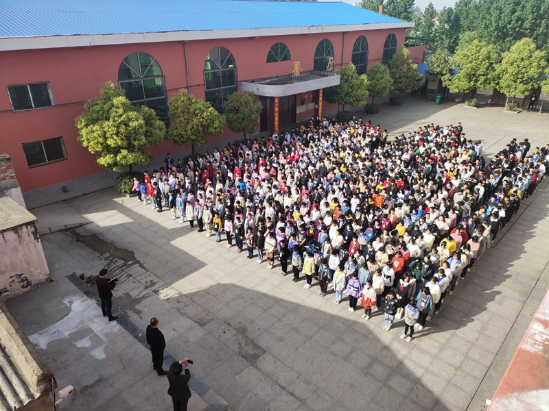 潢川县仁和镇中学召开安全大会 (1).jpg 潢川县仁和镇中学召开安全大会 (1).jpg