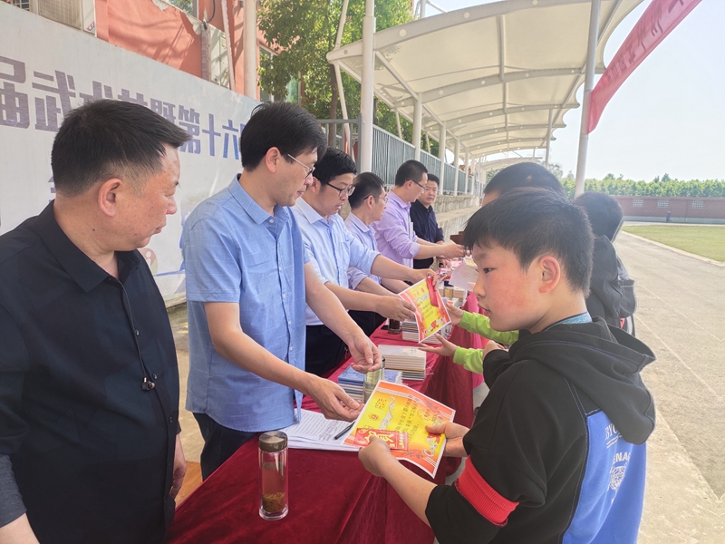仁和中学隆重举行期中表彰大会 (7).jpg 仁和中学隆重举行期中表彰大会 (7).jpg