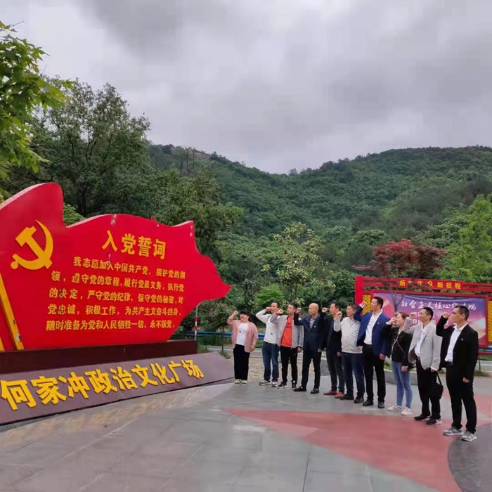 庄严宣誓.jpg 庄严宣誓.jpg