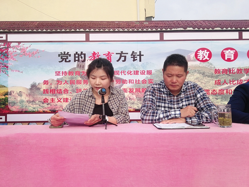 教师代表朱晓光发言.jpg 教师代表朱晓光发言.jpg