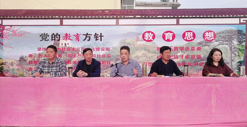 校长黄真军作总结讲话.jpg 校长黄真军作总结讲话.jpg