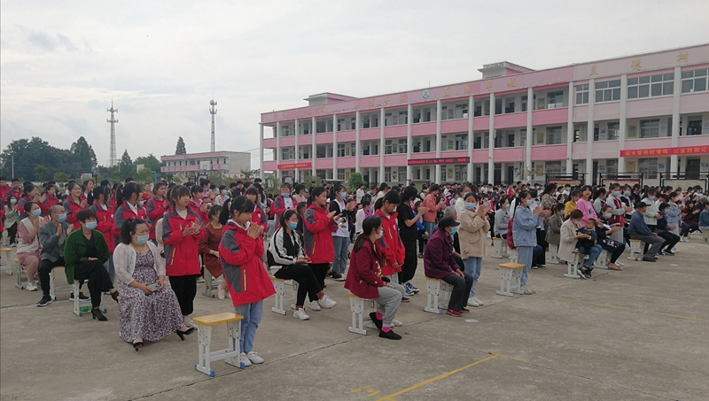 家长会活动现场.jpg 家长会活动现场.jpg