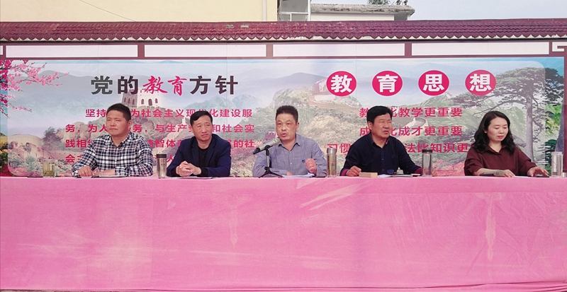 校长黄真军作总结讲话.jpg 校长黄真军作总结讲话.jpg