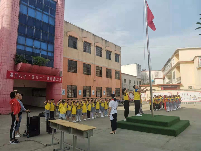 升国旗.jpg 升国旗.jpg