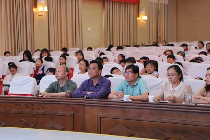 评委2_看图王.jpg 评委2_看图王.jpg